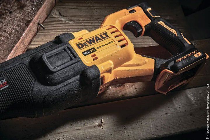 Пила сабельная аккумуляторная DeWALT DCS386T1