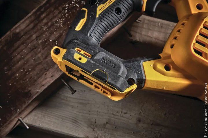 Пила сабельная аккумуляторная DeWALT DCS386T1
