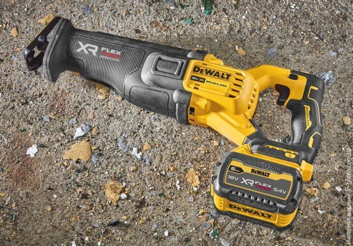 Пила сабельная аккумуляторная DeWALT DCS386T1