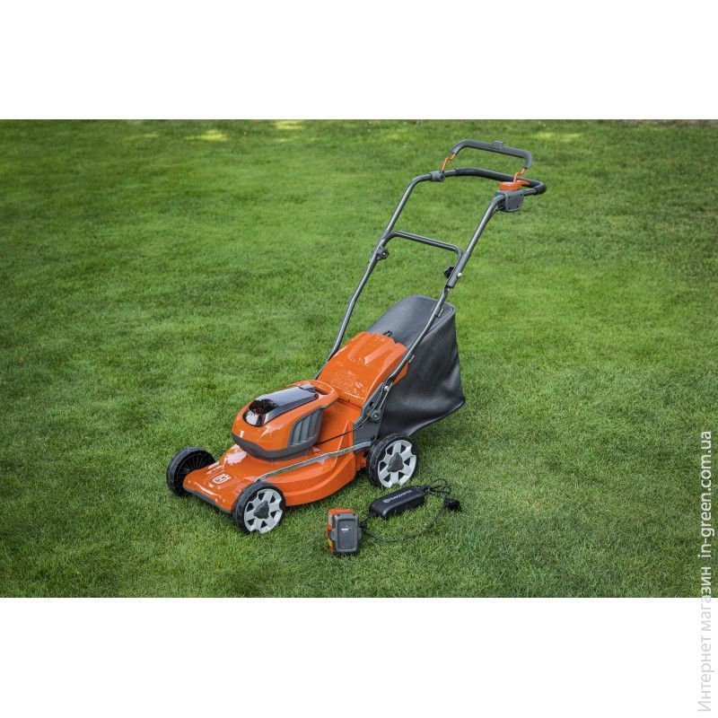 Акумуляторна газонокосарка Husqvarna LC 137i КІТ (9705009-04)