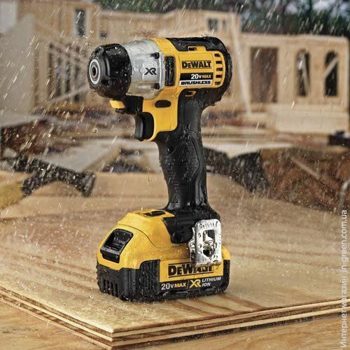 Шуруповерт DEWALT DCF895M2