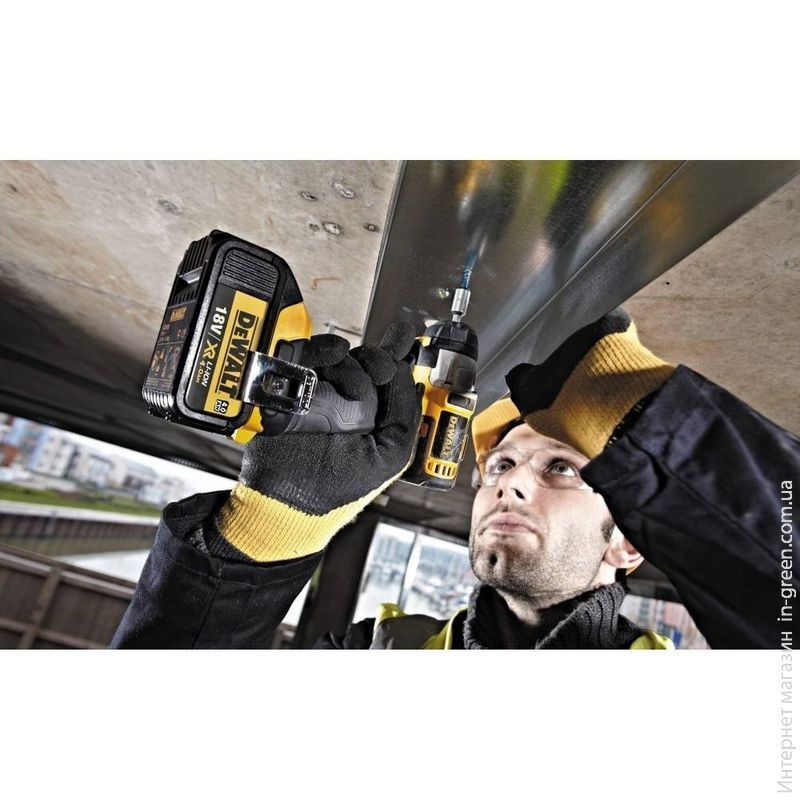 Шуруповерт DEWALT DCF895M2