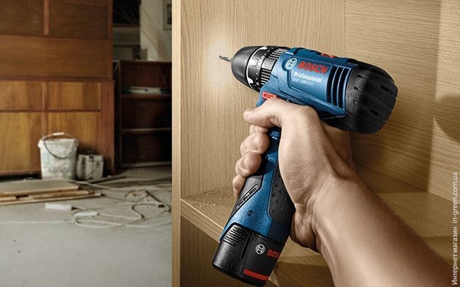Шуруповерт-дрель BOSCH GSR 120 LI + фонарик GLI 12V-300 (06019G8004)