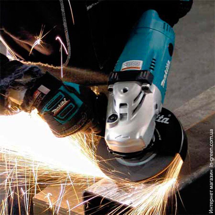 Болгарка (угловая шлифмашина) MAKITA GA7020
