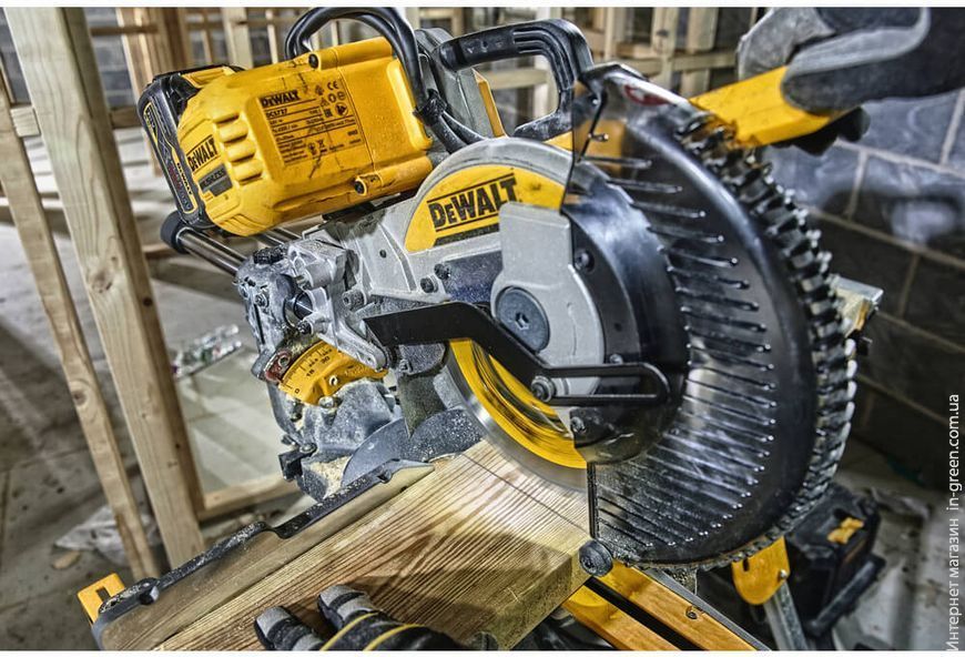 Пила торцювальна DEWALT DCS727N