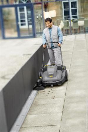 Підметальна машина KARCHER KM 70/30 C Bp Pack Adv (1.517-213.0)