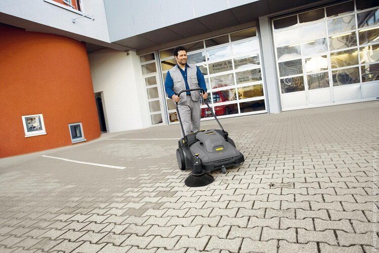 Підметальна машина KARCHER KM 70/30 C Bp Pack Adv (1.517-213.0)