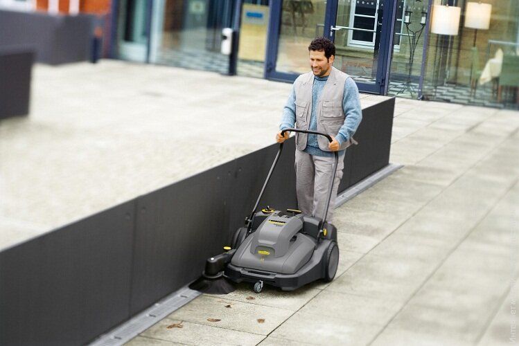 Підметальна машина KARCHER KM 70/30 C Bp Pack Adv (1.517-213.0)