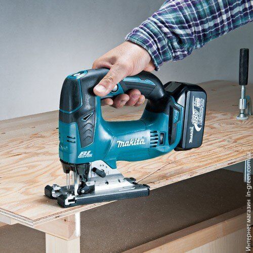 Лобзик MAKITA DJV182Z