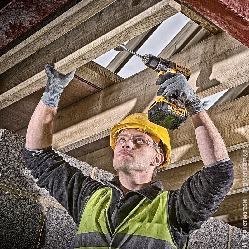 Дриль-шуруповерт ударна DEWALT DCD796NT