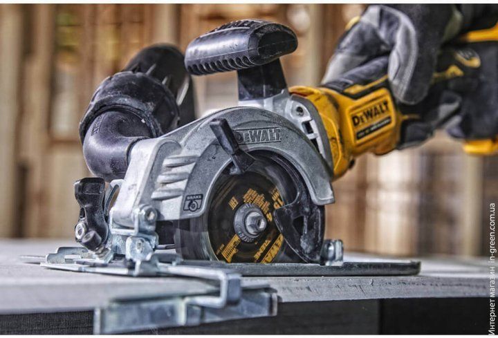 Пила дискова акумуляторна DeWALT DCS571P2