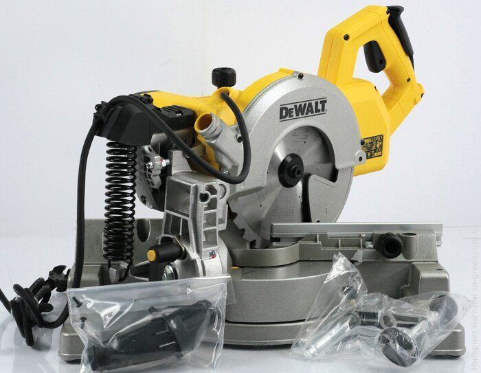 Торцовочная пила DeWALT DW777