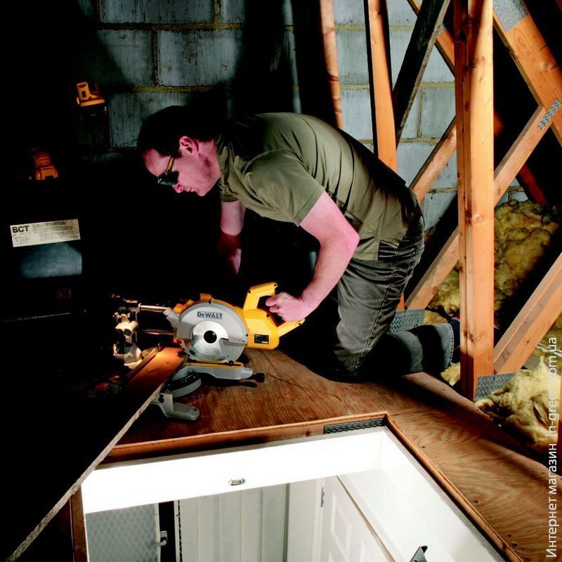 Торцовочная пила DeWALT DW777