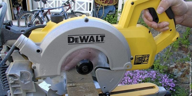 Торцовочная пила DeWALT DW777