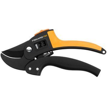 Секатор с храповым механизмом FISKARS 111670