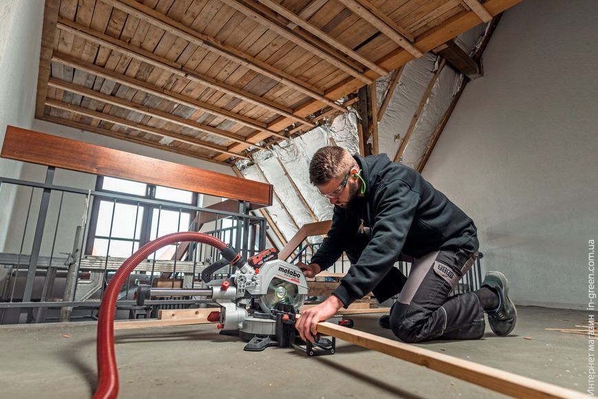 Торцовочная пила METABO KGS 18 LTX BL 216 (1x 4,0Ah, ASC 55) 614216920