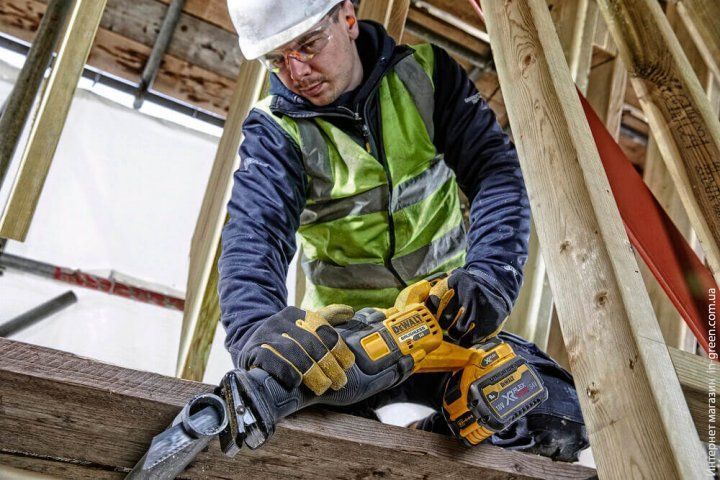 Пила сабельная аккумуляторная DeWALT DCS389NT