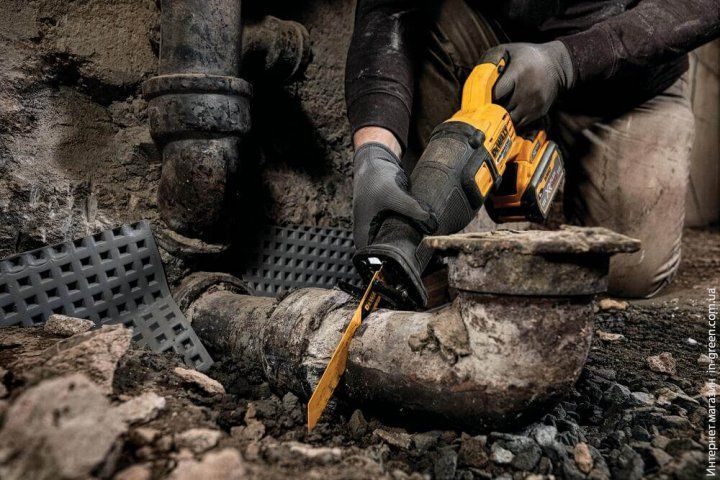 Пила сабельная аккумуляторная DeWALT DCS389NT