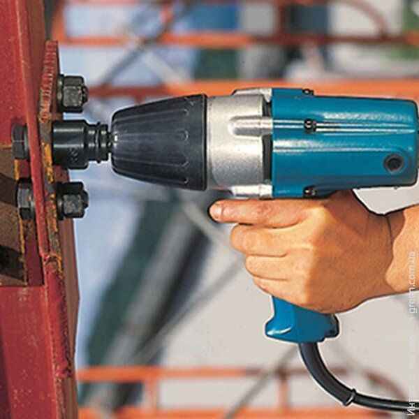 Гайкокрут MAKITA 6905H