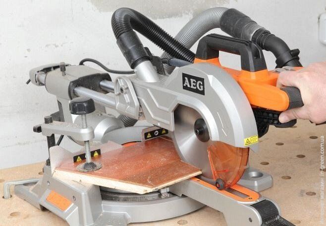 Пила торцювальна AEG PS 216 L