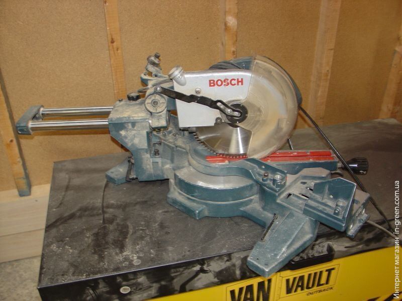 Торцовочная пила BOSCH GCM 10 S