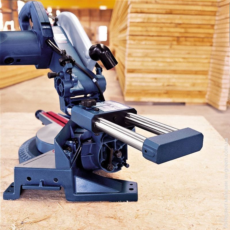 Торцовочная пила BOSCH GCM 10 S