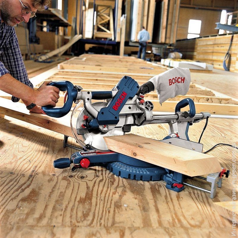 Торцовочная пила BOSCH GCM 10 S