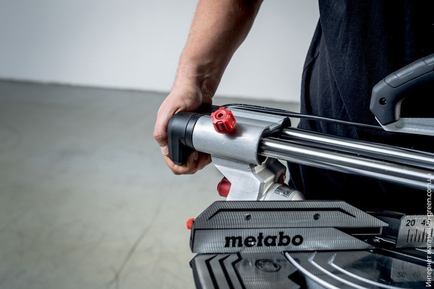 Торцовочная пила з тяговою функцією METABO KGS&nbsp;216&nbsp;M