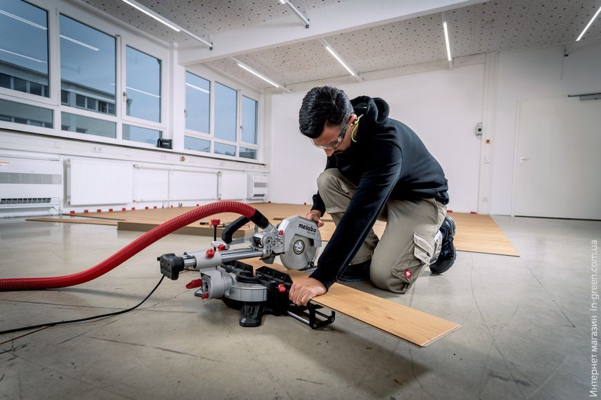 Торцовочная пила з тяговою функцією METABO KGS&nbsp;216&nbsp;M