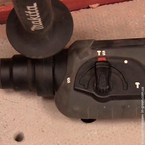 Перфоратор MAKITA HR2470