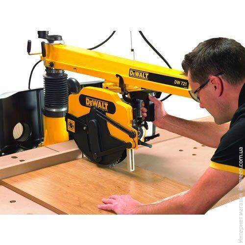 Торцовочная пила DEWALT DW729KN