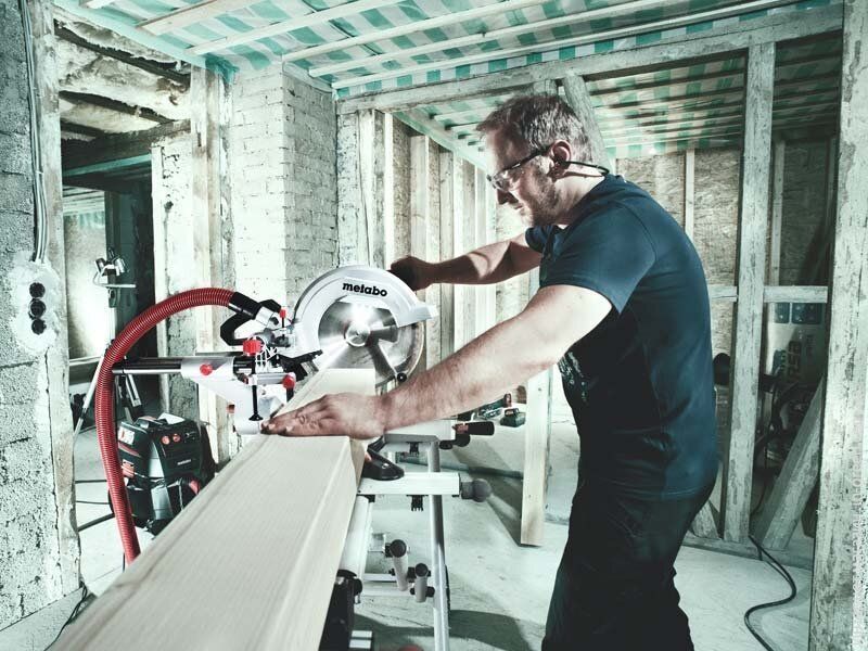 Пила торцева METABO KS 305 M (619003000)