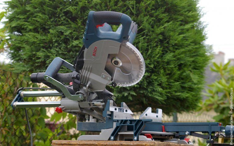 Торцовочная пила BOSCH GCM 8 S