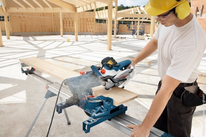 Торцовочная пила BOSCH GCM 8 S