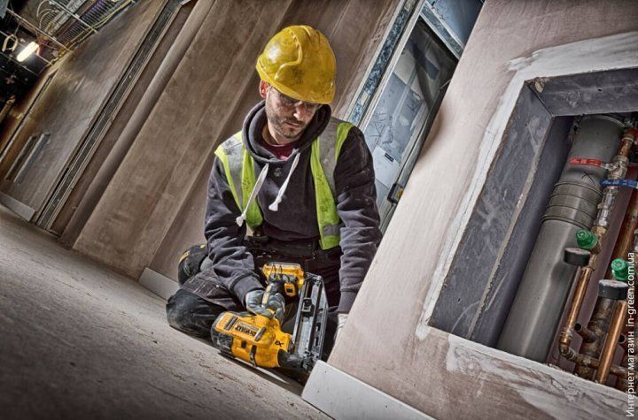 Пистолет гвоздезабивной аккумуляторный DeWALT DCN662N