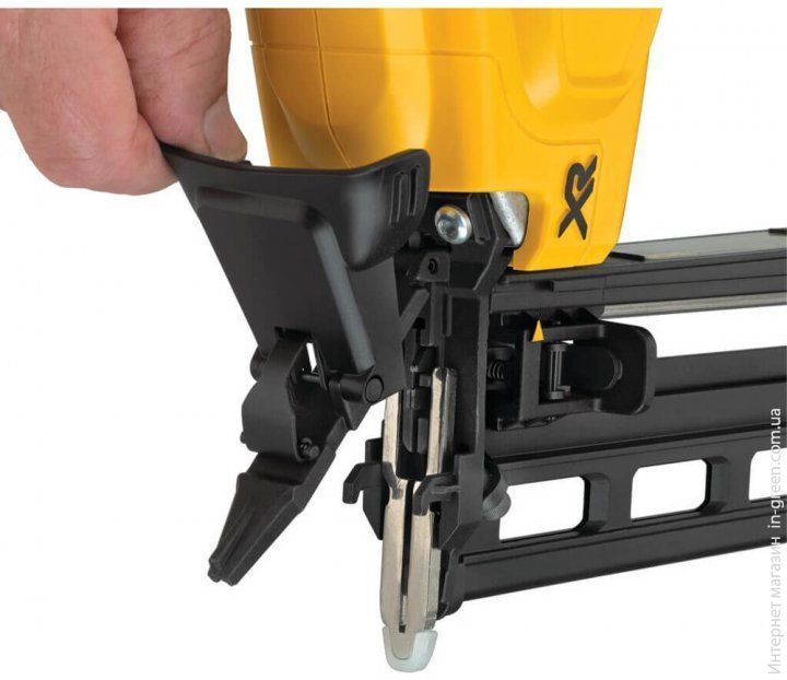 Пистолет гвоздезабивной аккумуляторный DeWALT DCN662N