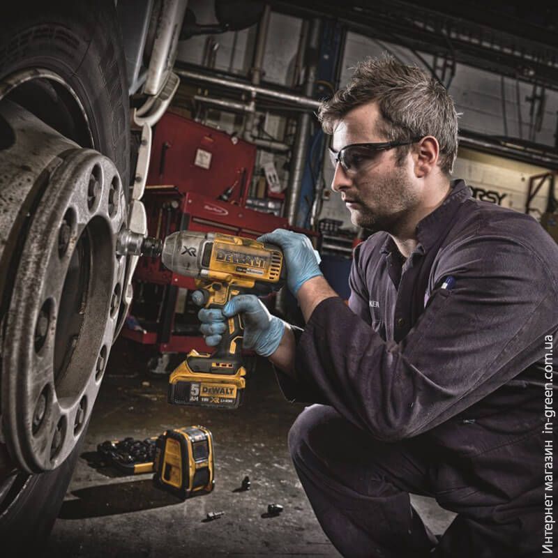 Гайкокрут акумуляторний DeWALT DCF899HN