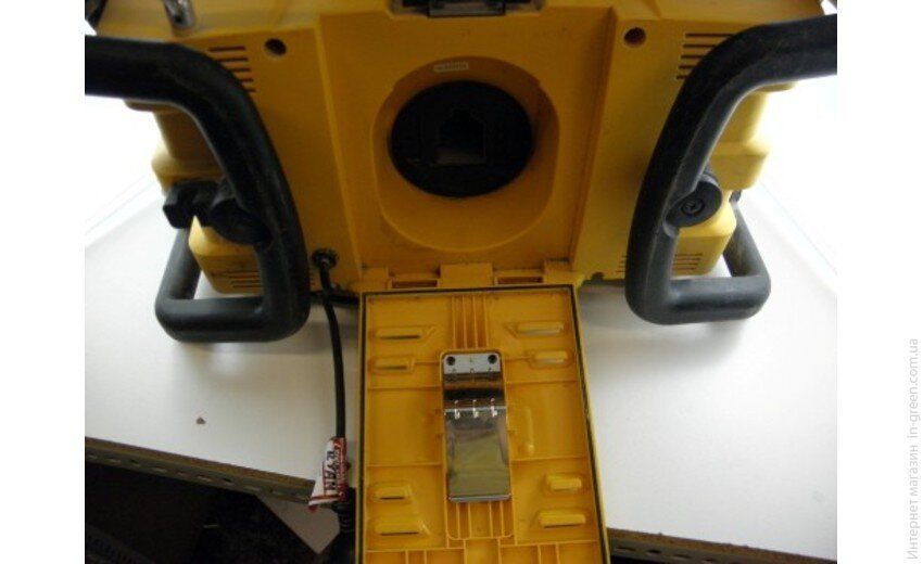 Зарядное устройство DeWALT DC010
