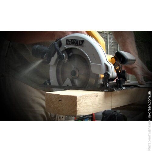 Пила дискова по дереву DEWALT DWE560