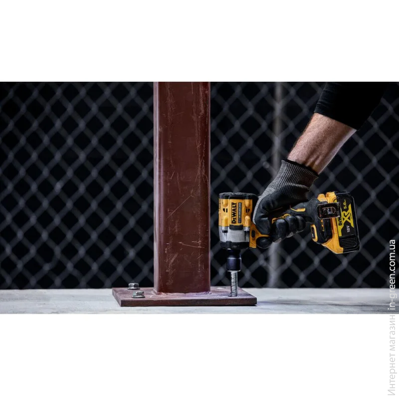 Гайкокрут ударний акумуляторний безщітковий DeWALT DCF921NT (без АКБ та ЗП)