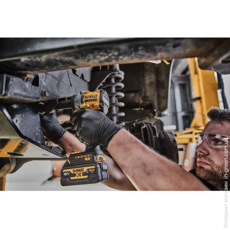 Гайкокрут ударний акумуляторний безщітковий DeWALT DCF921NT (без АКБ та ЗП)