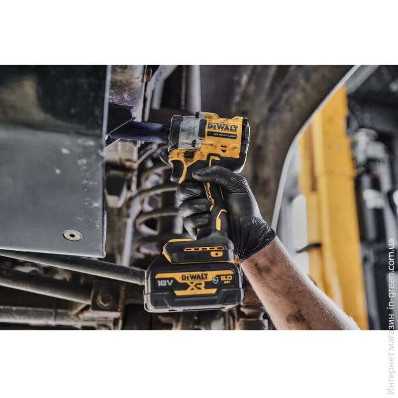 Гайкокрут ударний акумуляторний безщітковий DeWALT DCF921NT (без АКБ та ЗП)