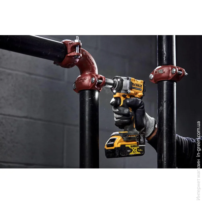 Гайкокрут ударний акумуляторний безщітковий DeWALT DCF921NT (без АКБ та ЗП)