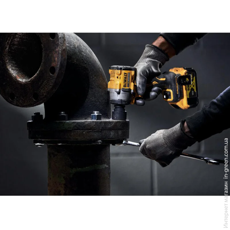 Гайкокрут ударний акумуляторний безщітковий DeWALT DCF921NT (без АКБ та ЗП)