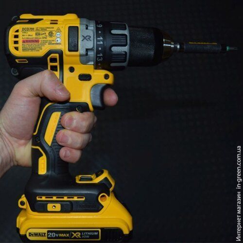 Дрель-шуруповерт DEWALT DCD791D2
