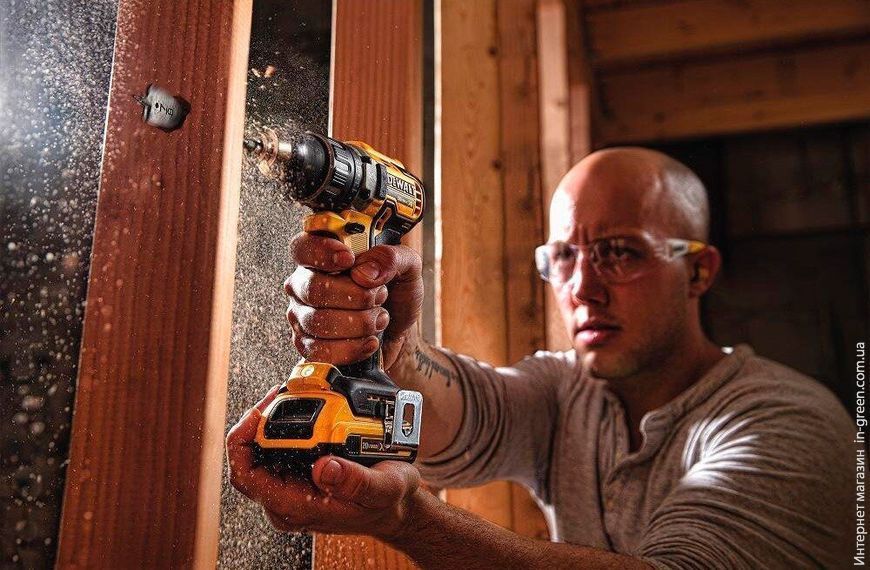 Дрель-шуруповерт DEWALT DCD791D2