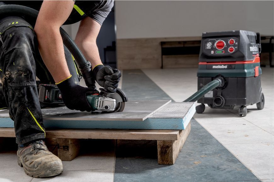 Акумуляторна кутова шліфувальна машина щіткова METABO W 18 L 9-125 (каркас)