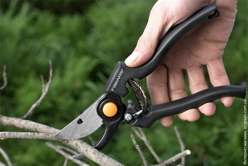 Секатор FISKARS PRO P90
