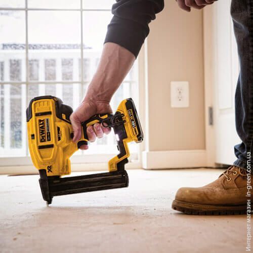 Гвоздезабиватель DeWALT DCN681N