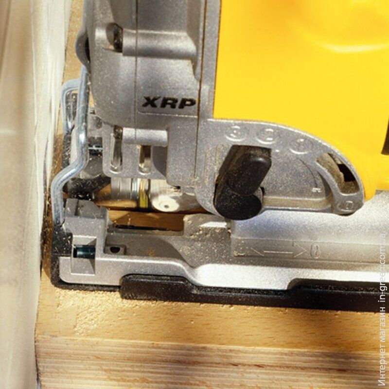 Лобзик DEWALT DC330KB